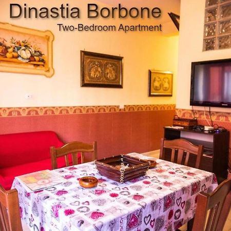 Casa Vacanza " Dinastia Borbone " Napoli Dış mekan fotoğraf